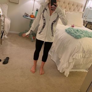 lululemon athletica Jackets & Coats - White detailed Lululemon Jacket sz 6 lululemon athletica Jackets & Coats - White detailed Lululemon Jacket sz 6